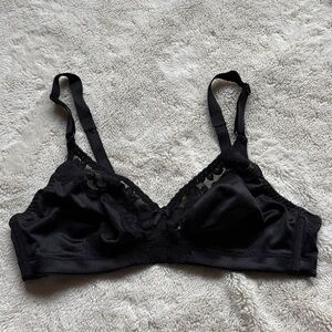 Vintage Smart Black Lace Unpadded Bra | Size 38B | Classic Wire-Free Lingerie